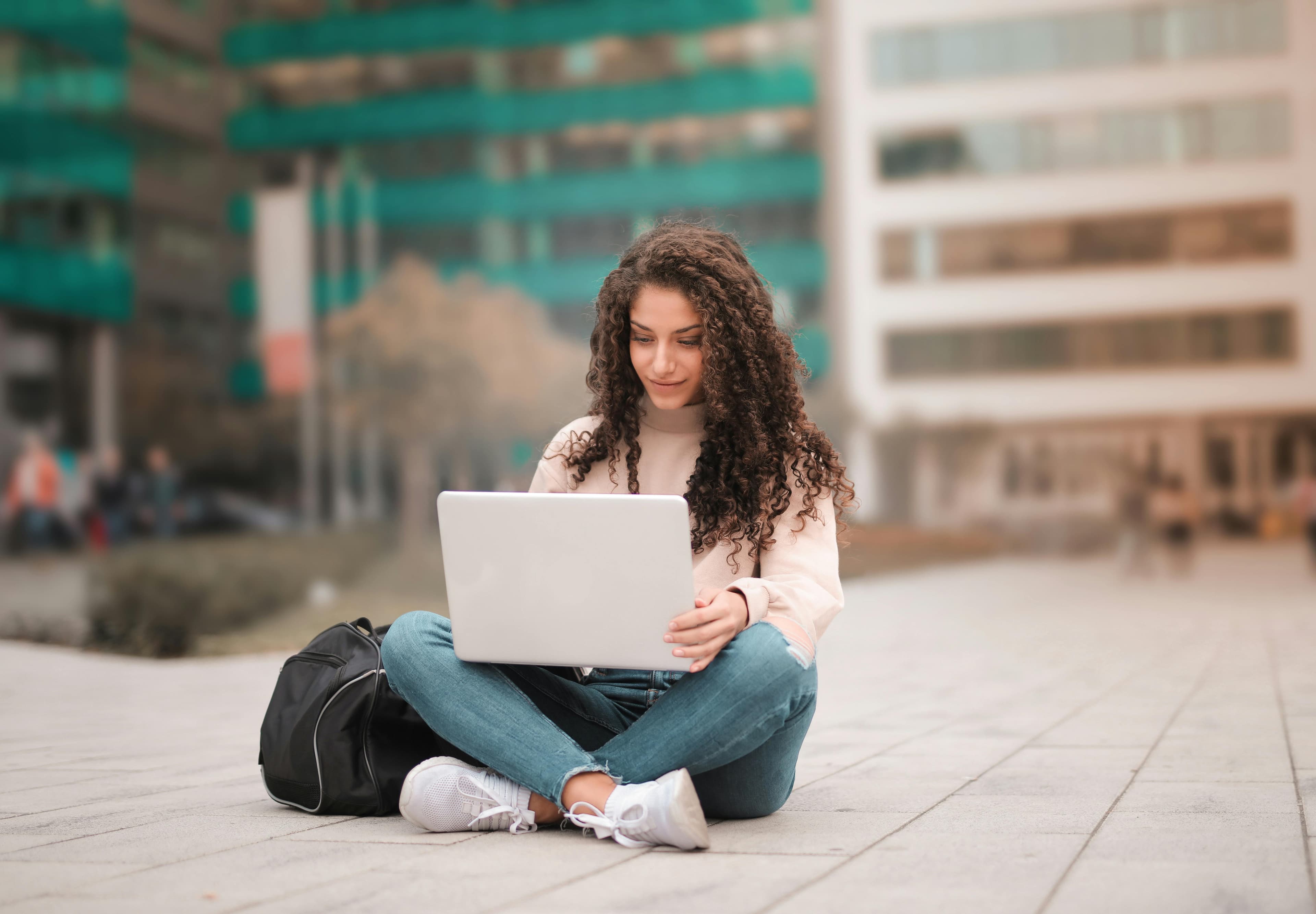How to Write a Cover Letter That Complements Your Resume (With Templates)